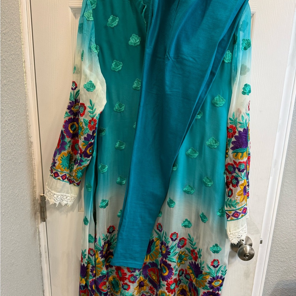 Indian Punjabi summer georgette Teal Embroidered Floral Kurta with tights - Picture 5 of 10
